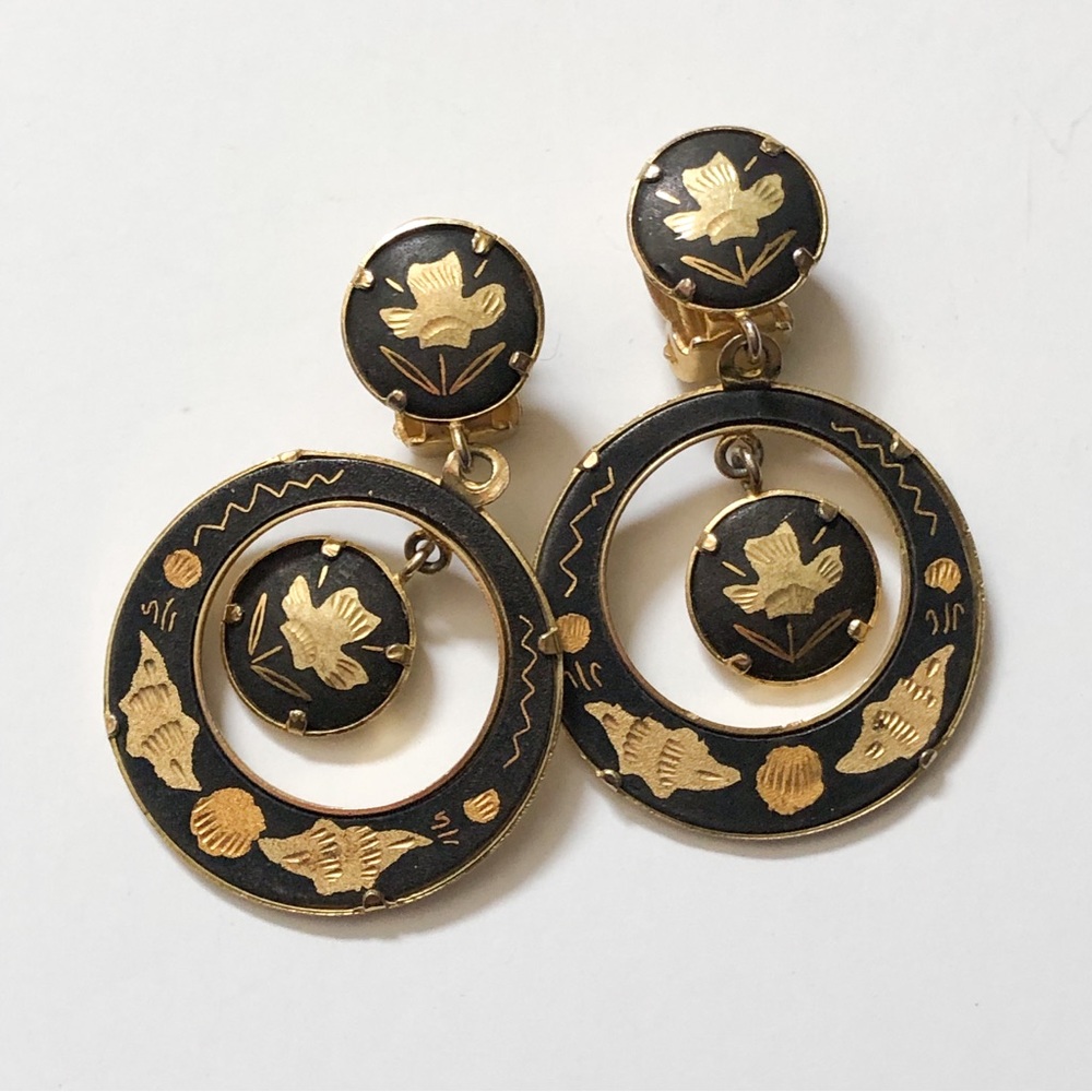 Vintage damascene black & gold disc clip earrings 1 3/4” long